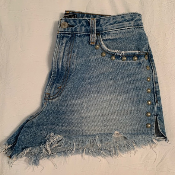 Abercrombie & Fitch Annie High Rise Short - Picture 3 of 4
